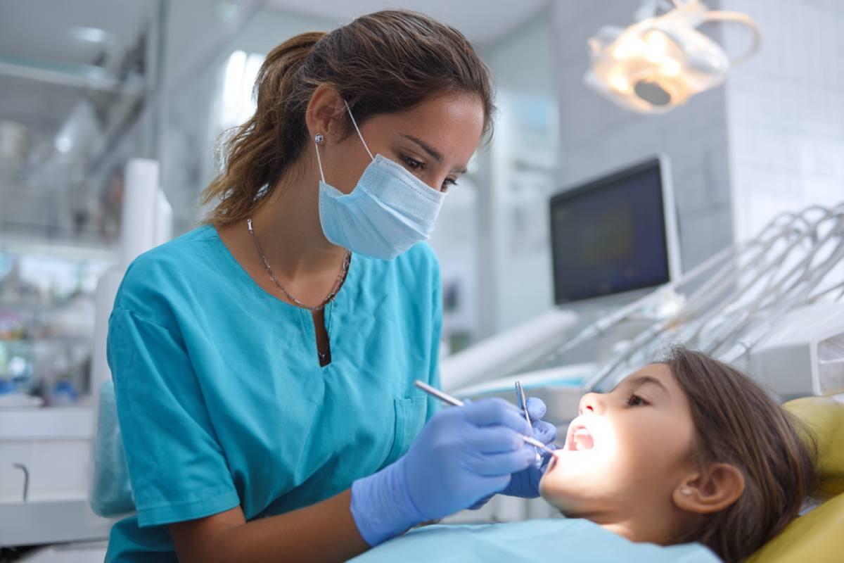Salud dental en Colombia: ¿cuándo acudir al odontólogo y cómo prevenir caries?